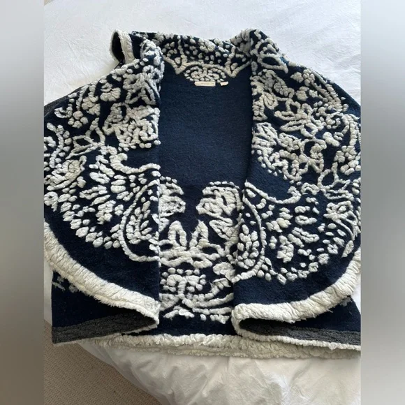 Anthropologie sleeping in snow cardigan, size large - Picture 12 of 17